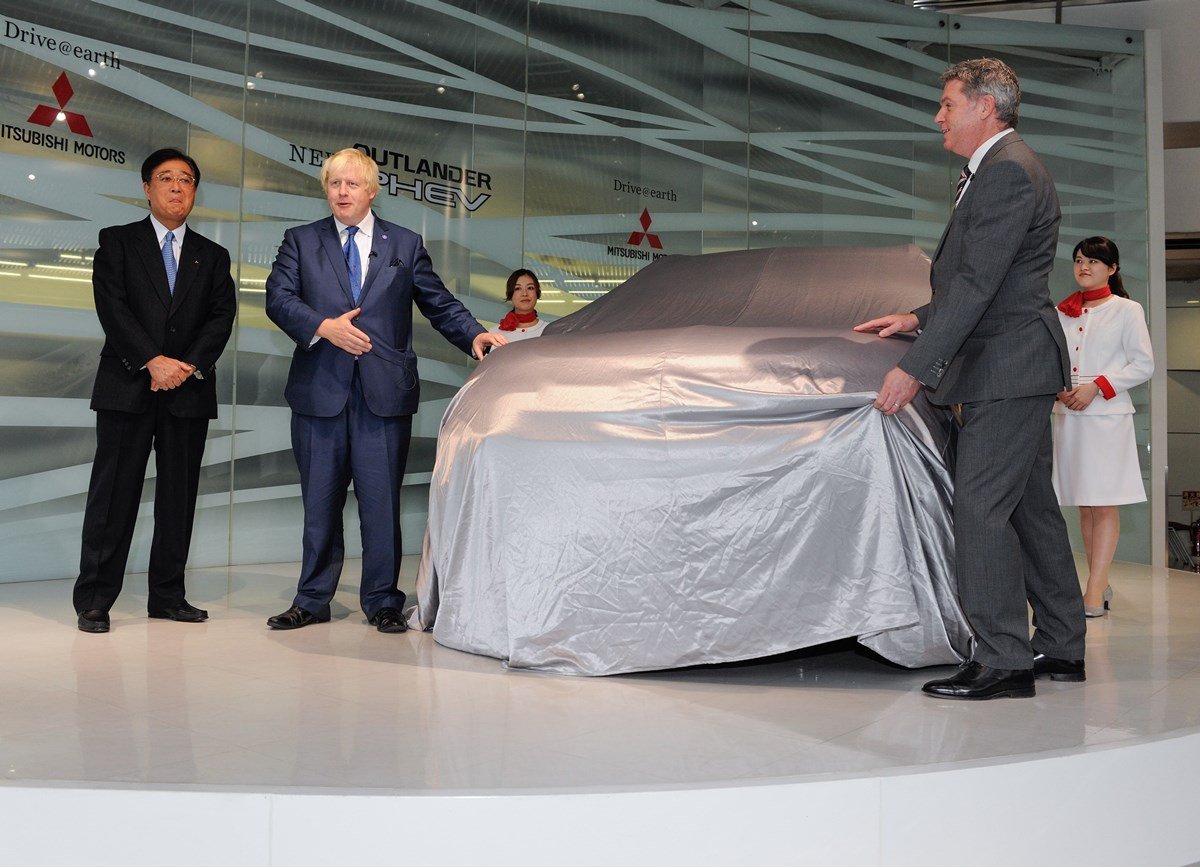 Boris Johnson about to unveil the facelifted Mitsubishi Outlander PHEV in 2015