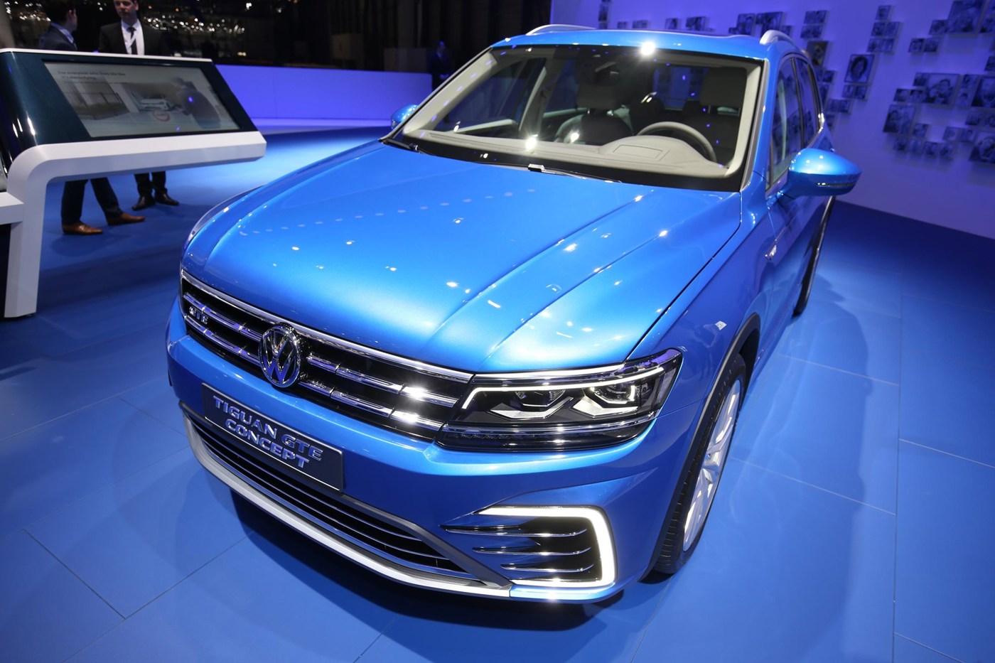 VW Tiguan GTE concept front