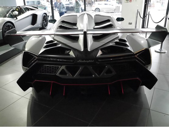 Ultra-rare Lamborghini Veneno to make UK showroom debut at HR Owen ...