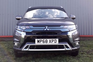 Mitsubishi Outlander PHEV (2019)