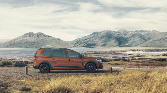 The Dacia Jogger SUV sits on an extended version of the Sandero's chassis platform