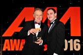 Bob O’Reilly, head of franchising and network development, Renault (left), accepts the award for Franchise of the Year from John Miele, sales director, carwow