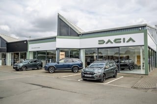 Fish Brothers makes Dacia centre-stage with dedicated Swindon showroom