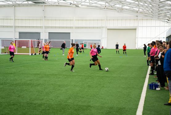 El equipo de la Copa Del Cure Leukemia de Inchcape en acción en St George's Park