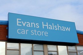 Raus mit dem Alten: Pendragons ehemaliges Evans Halshaw Car Store-Logo