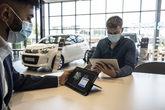 Citroen dealer using  sign language service