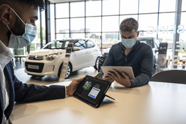 Citroen dealer using  sign language service