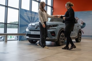 womens' car buying experience 