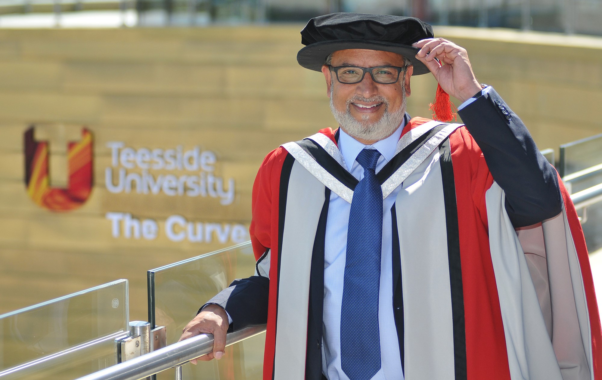 Nas Khan receives his honorary doctorate at Teesside University