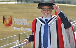 Nas Khan receives his honorary doctorate at Teesside University