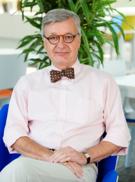  Paul Bennett, iVendi's senior vice president for international business and banking alliances