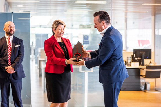 Audi UK director Andrew Doyle presents the German premium carmaker’s UK Centre of the Year for 2022 award to Ocean Automotive managing director Gail Ninnim