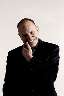 Comedian Simon Evans will provide the entertainment at the AM Awards 2021 on September 8