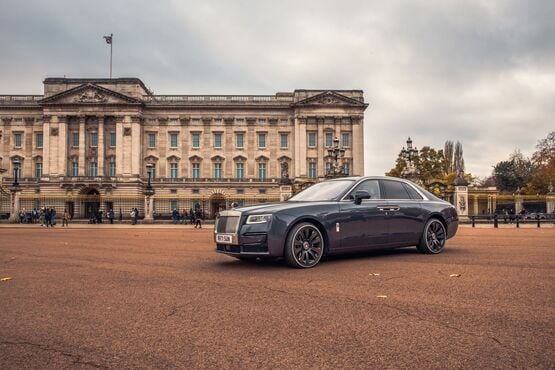 Rolls-Royce Ghost outside Buckingham Palace