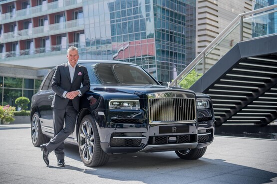 Torsten Muller-Otvos, Rolls-Royce Motor Cars chief executive, with a Rolls-Royce Cullinan