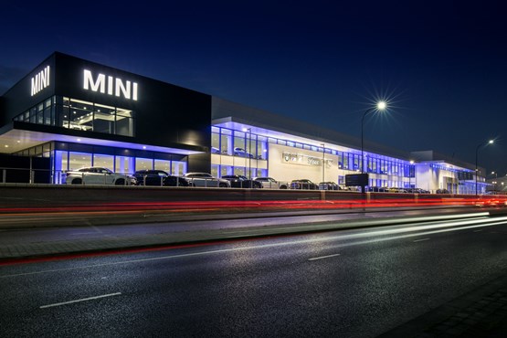 sytner-opens-uk-s-largest-bmw-and-mini-dealership-gallery-car